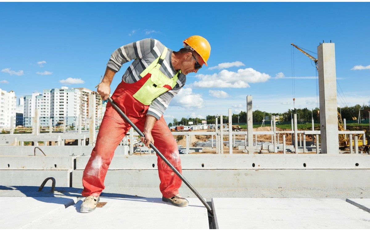 Încălțăminte de protecție pentru bărbați: activități pentru care este obligatorie prin lege